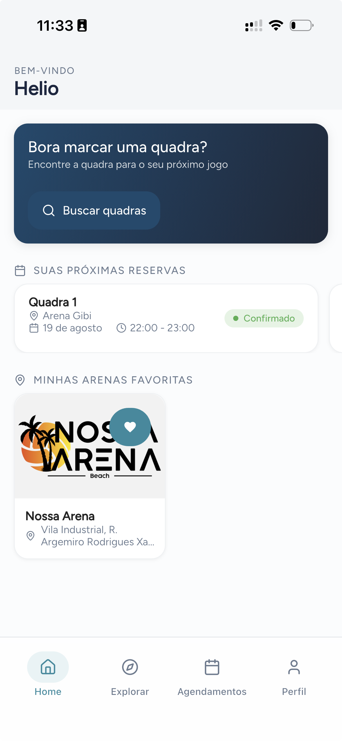 Abre o app e busca uma quadra